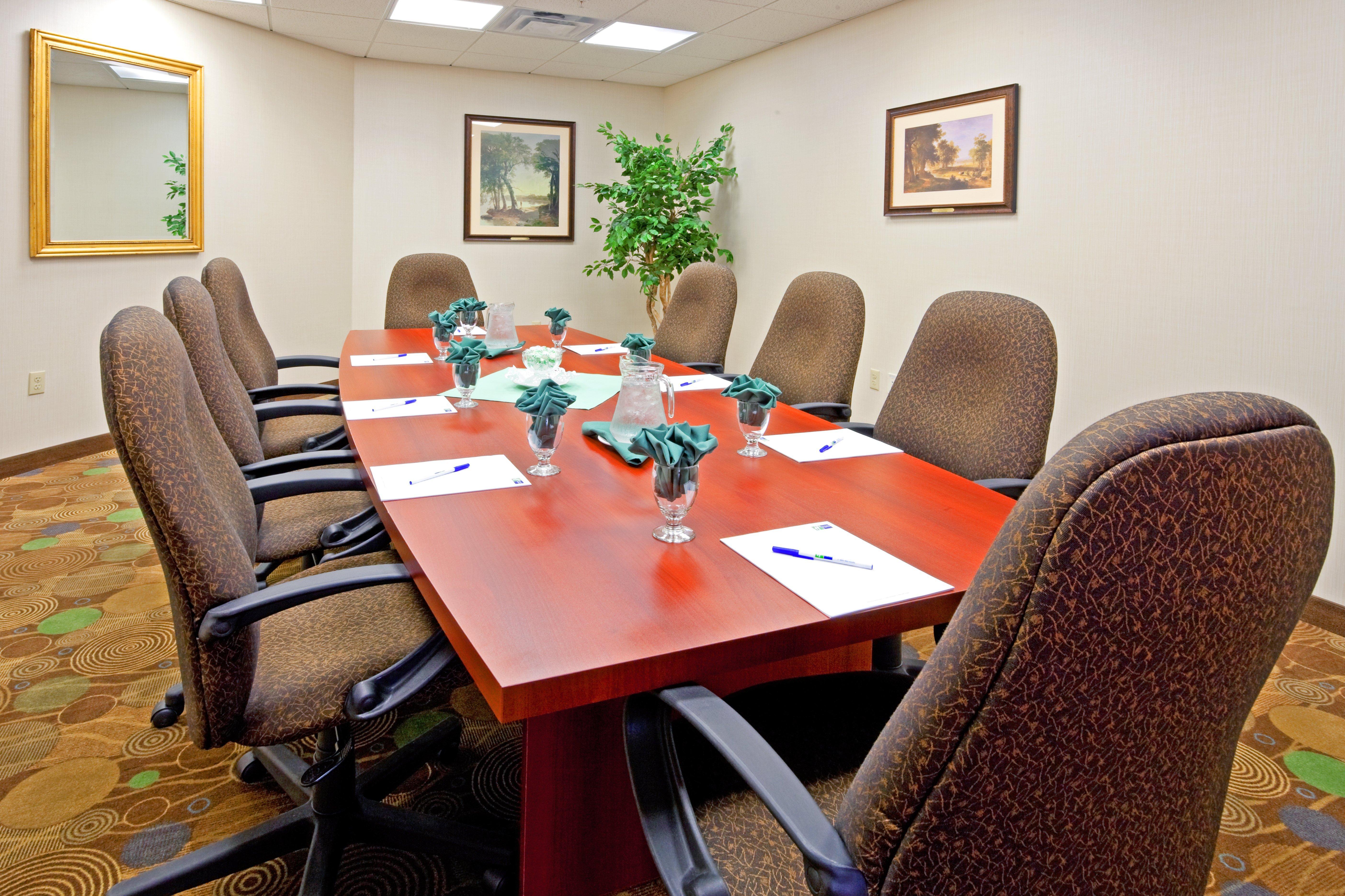 Holiday Inn Express & Suites Albany Airport Area - Latham By Ihg Exterior photo