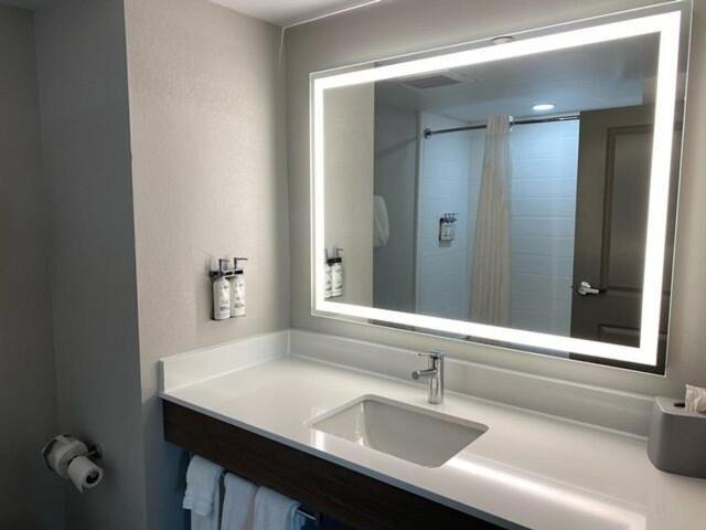 Holiday Inn Express & Suites Albany Airport Area - Latham By Ihg Exterior photo