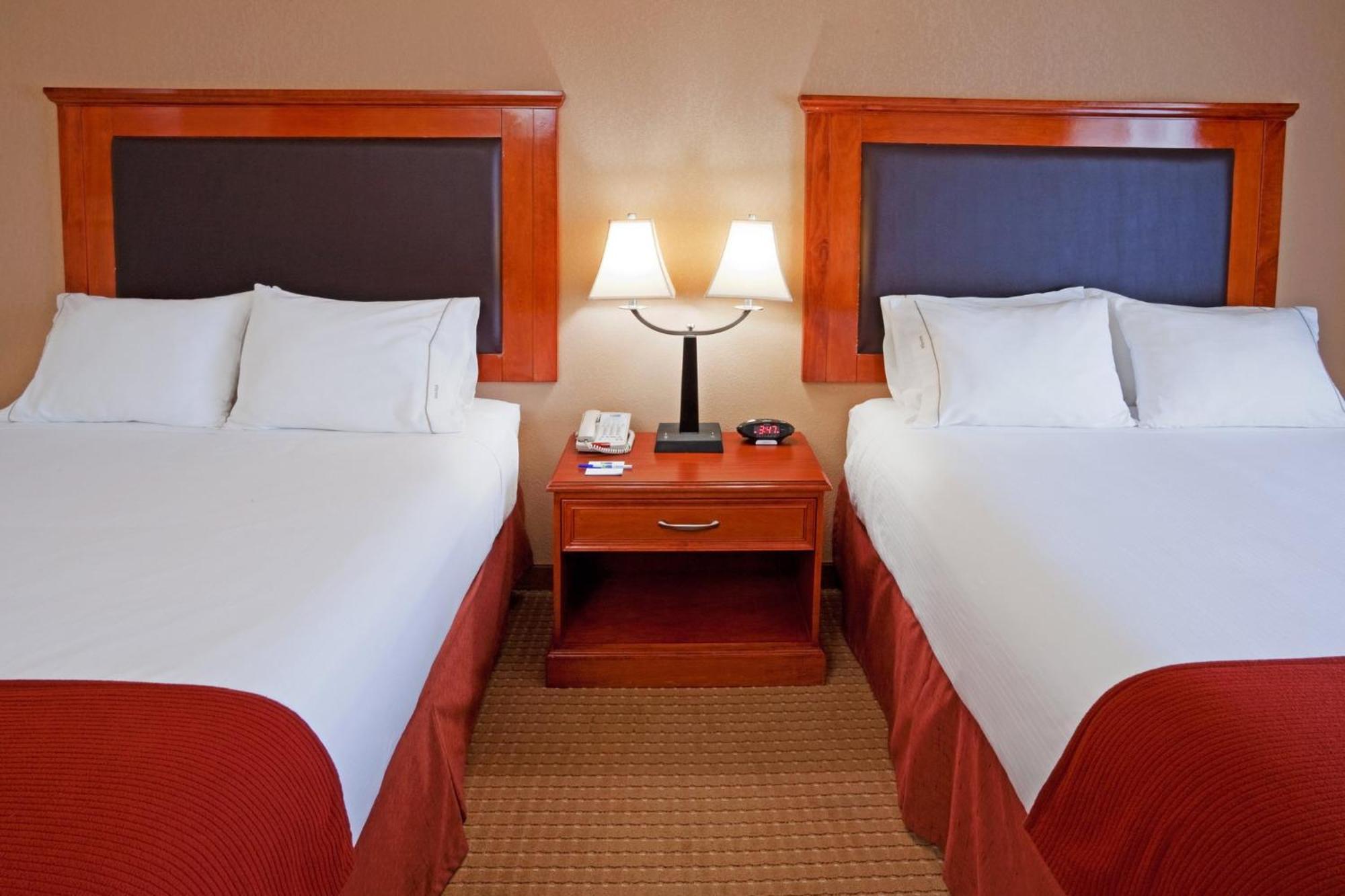 Holiday Inn Express & Suites Albany Airport Area - Latham By Ihg Exterior photo